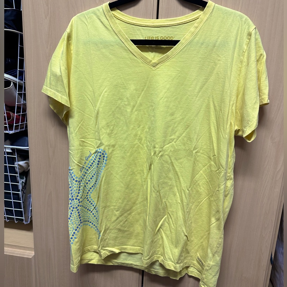 Life Is Good - yellow v-neck w/blue dots starfish on front wrapping to back. Xl